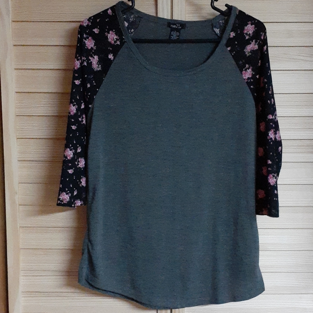 Rue 21 Top